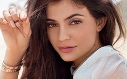 Môi dày căng mọng là 'vũ khí gợi cảm' của Kylie Jenner