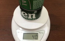 Nữ khách hàng bức xúc vì lon bia Heineken siêu nhẹ