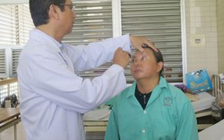 2 nữ bệnh nhân được ghép giác mạc từ người cho tim ngừng đập