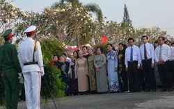 Đoàn Chủ tịch TƯ Hội LHPNVN về nguồn tại Tiền Giang