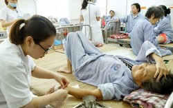 Hà Nội: Nắng nóng gay gắt, bệnh nhân cao tuổi gia tăng chóng mặt