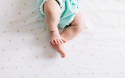 Nghi con bị cắt một phần dương vật, mẹ đâm đơn kiện bác sĩ 