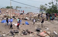 Indonesia: Số người chết vì động đất sóng thần tiếp tục tăng 