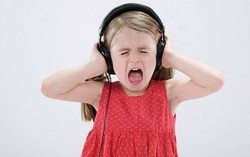 Mẹ bối rối khi con 4 tuổi luôn nói ngược, làm ngược với người lớn