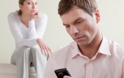 Mật khẩu facebook, email làm thước đo lòng tin