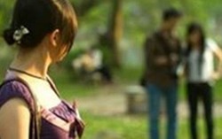 Vợ sinh con, chồng vét cả tiền bỉm sữa của con để dạt vòm với bồ