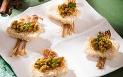 Trổ tài với cơm cháy sốt thịt dê Ninh Bình