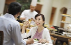 5 địa chỉ hẹn hò dịp 8/3 cho nàng thích tiệc tùng 