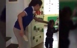 Đình chỉ giáo viên mầm non dùng dép đánh vào đầu trẻ ở Hà Nội