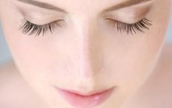 3 cách giúp lông mi mọc dài tự nhiên