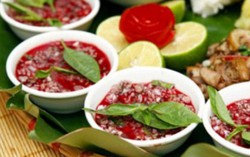 Đen toàn thân, hoại tử tay chân do ăn tiết canh