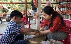 Thăm Công viên Văn hóa Đất nung ở làng gốm 500 tuổi