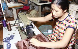 Lao động nữ: Thất nghiệp cao, thu nhập thấp, dễ mất việc