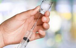 Lo khan vaccine phòng dại, dân Sài Gòn đổ xô đi tiêm phòng