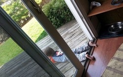 Khốn khổ khi các bé 'nghe lời quá mức'