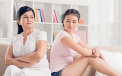 Teen tổn thương vì bị mẹ 'phân biệt đối xử' với anh trai