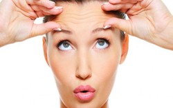 7 liệu pháp loại bỏ vết nhăn trên trán không cần tiêm botox