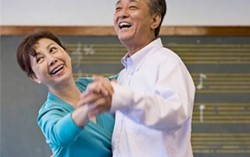 Mẹ chồng ung thư, bố chồng vào nhà nghỉ với giúp việc