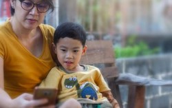 Lắng nghe con không dễ