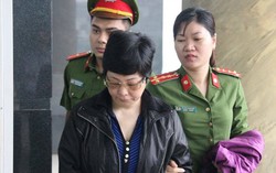 Cựu ĐBQH Châu Thị Thu Nga né ống kính phóng viên trong phiên tòa phúc thẩm