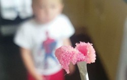 Bọt biển kẹt trong mũi khiến bé trai suýt gặp biến chứng