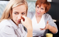 Mẹ bạn trai chê lầm lì, ít nói