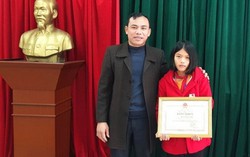 Bộ trưởng Bộ GD-ĐT tặng bằng khen cho nữ sinh có hành động cao đẹp