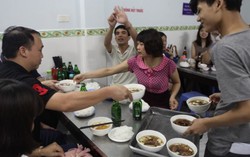'Quán bún chả Obama' đông nghẹt khách