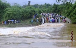 Mưa lũ miền Trung khiến 15 người chết, 6 người mất tích