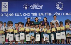 Trao gần 130 nghìn ly sữa cho trẻ em Vĩnh Long