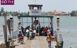 Mẹ ôm con trai bại não nhảy phà tự vẫn