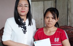 Thăm và tặng quà hội viên phụ nữ khó khăn trả lại hơn 26 triệu đồng nhặt được 