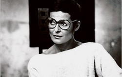 Nhà may đầu tiên thiết kế thời trang công sở cho phái nữ