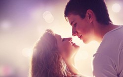 Hôn làm cơ thể đổi thay kỳ lạ