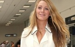 Minh tinh Blake Lively ‘bế’ bụng bầu tới Liên hoan phim Cannes 2016