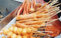 Bé 9 tuổi bị que xiên đồ ăn đâm thủng ruột non