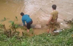 Cả gia đình 4 người bị lũ cuốn trôi, mới tìm thấy thi thể 3 người
