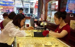 Giá vàng trong nước tiếp tục giảm 100.000 đồng, thế giới tăng nhẹ