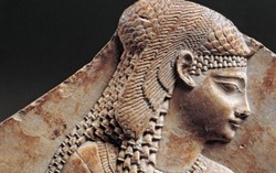 Những kế sách nắm giữ quyền lực của Nữ hoàng Cleopatra