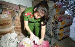 Phát hiện gần 1 tấn bột trân châu, bột lọc hết hạn sử dụng đang nhập kho