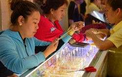 Có nên 'lướt sóng' khi vàng chạm mốc 37 triệu đồng/lượng
