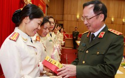 Lãnh đạo Bộ Công an gặp mặt đại biểu nữ Công an dự Đại hội