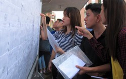 Thí sinh thi THPT Quốc gia hối hả trước giờ G