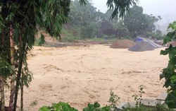 Thanh Hóa: Lũ quét cuốn trôi 3 ngôi nhà, 4 người trong 1 gia đình mất tích 