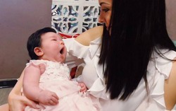 Hoa hậu Hoàn vũ Natalie Glebova cưng nựng con gái của siêu mẫu Hà Anh