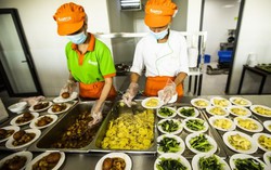 Thị trường suất ăn công nghiệp: 'Mỏ vàng' còn bỏ ngỏ