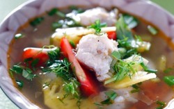 Canh chả cá nấu dứa
