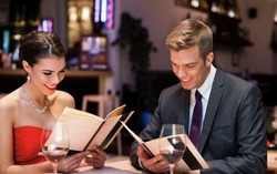 Thói xấu dễ bộc lộ trên bàn ăn