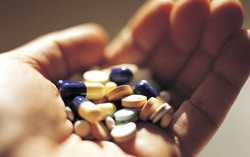 Nữ sinh suýt mất mạng sau khi uống 40 viên thuốc paracetamol 