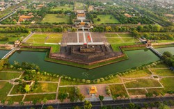 Bay trên khinh khí cầu phiêu diêu cùng Huế